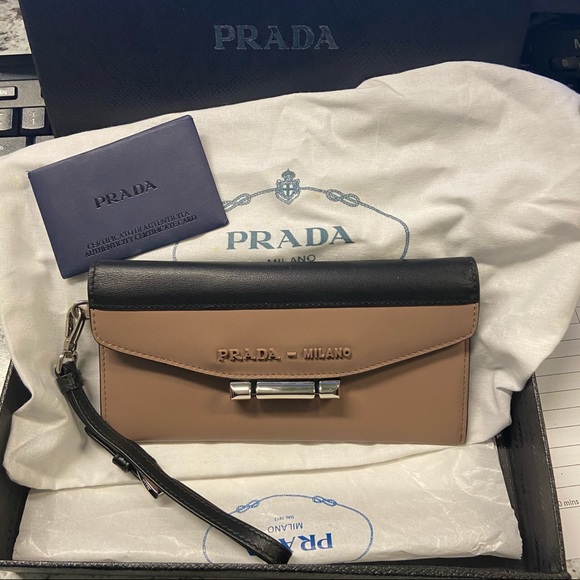 Prada colorblock wristlet - Picture 1 of 15
